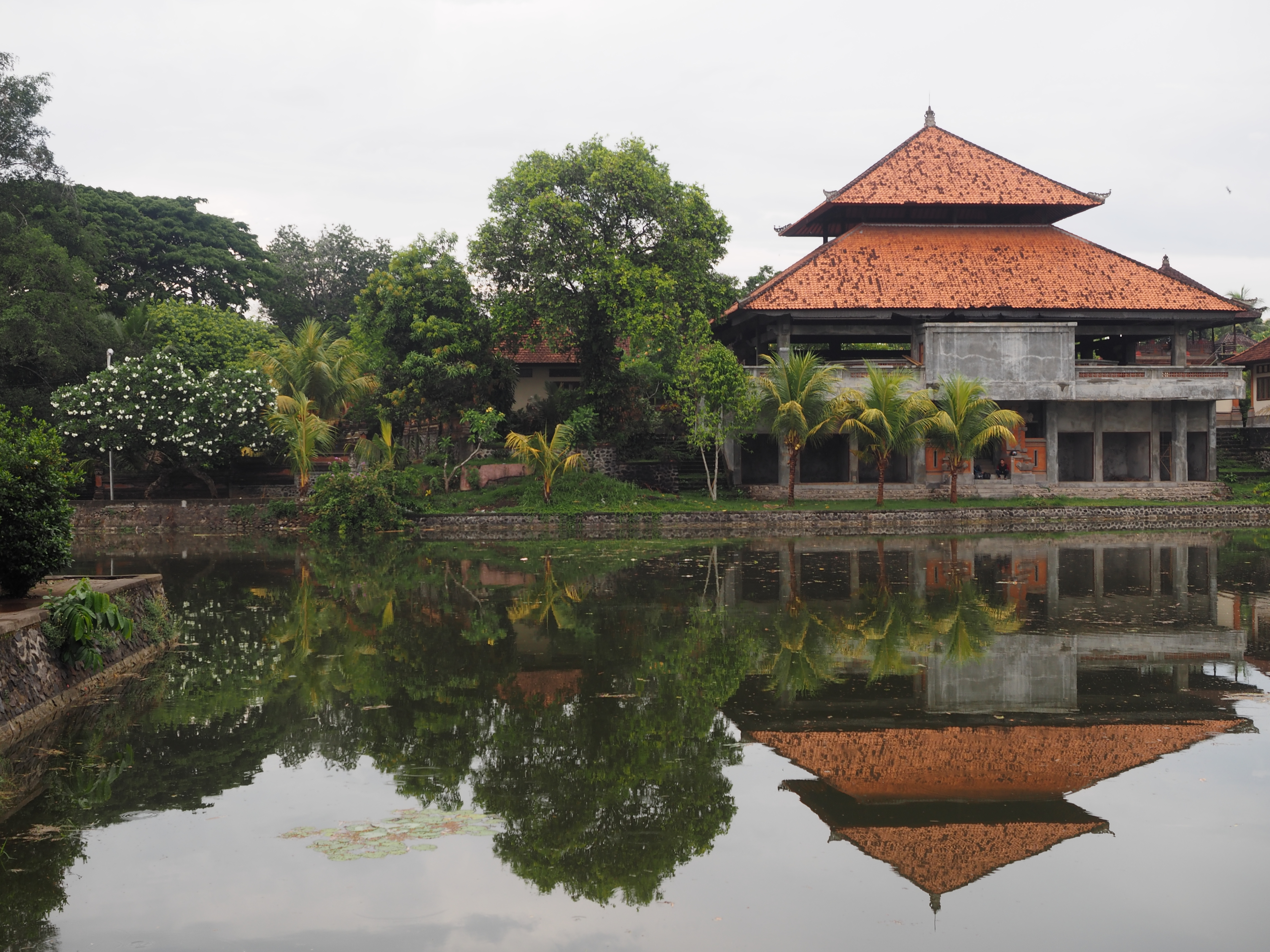 bali-indonesia-temple-pura-taman-ayun