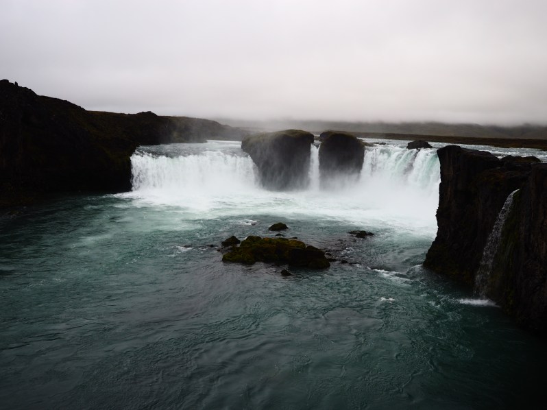 godafoss-waterfall-iceland-wwellend