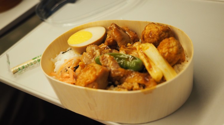 hiroshima-bento-sushi-japan