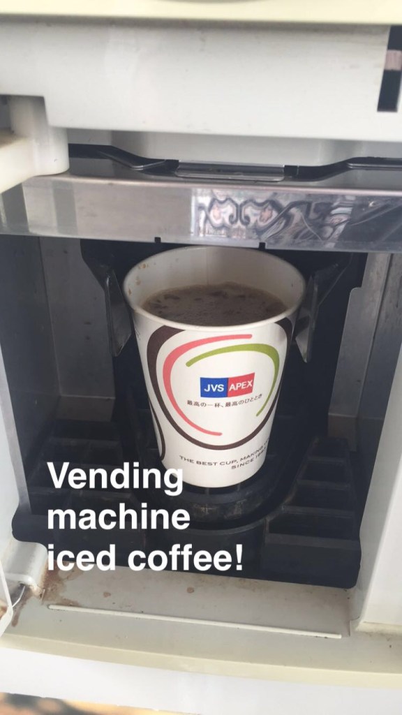 lake-kawaguchiko-japan-vendingmachine