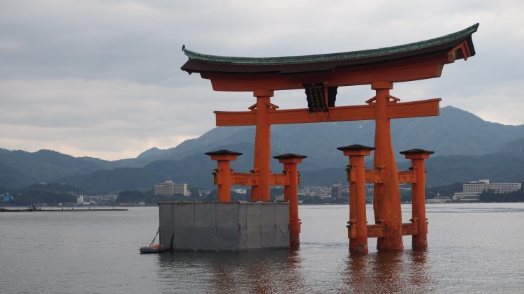 Itsukushima-miyajima-hiroshima-japan