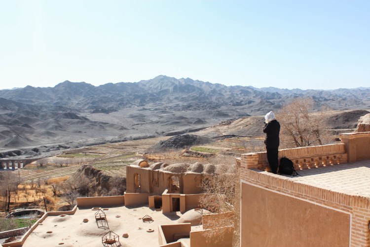 iran-travel-blog-kharanaq-desert-city-backpacking-yazd