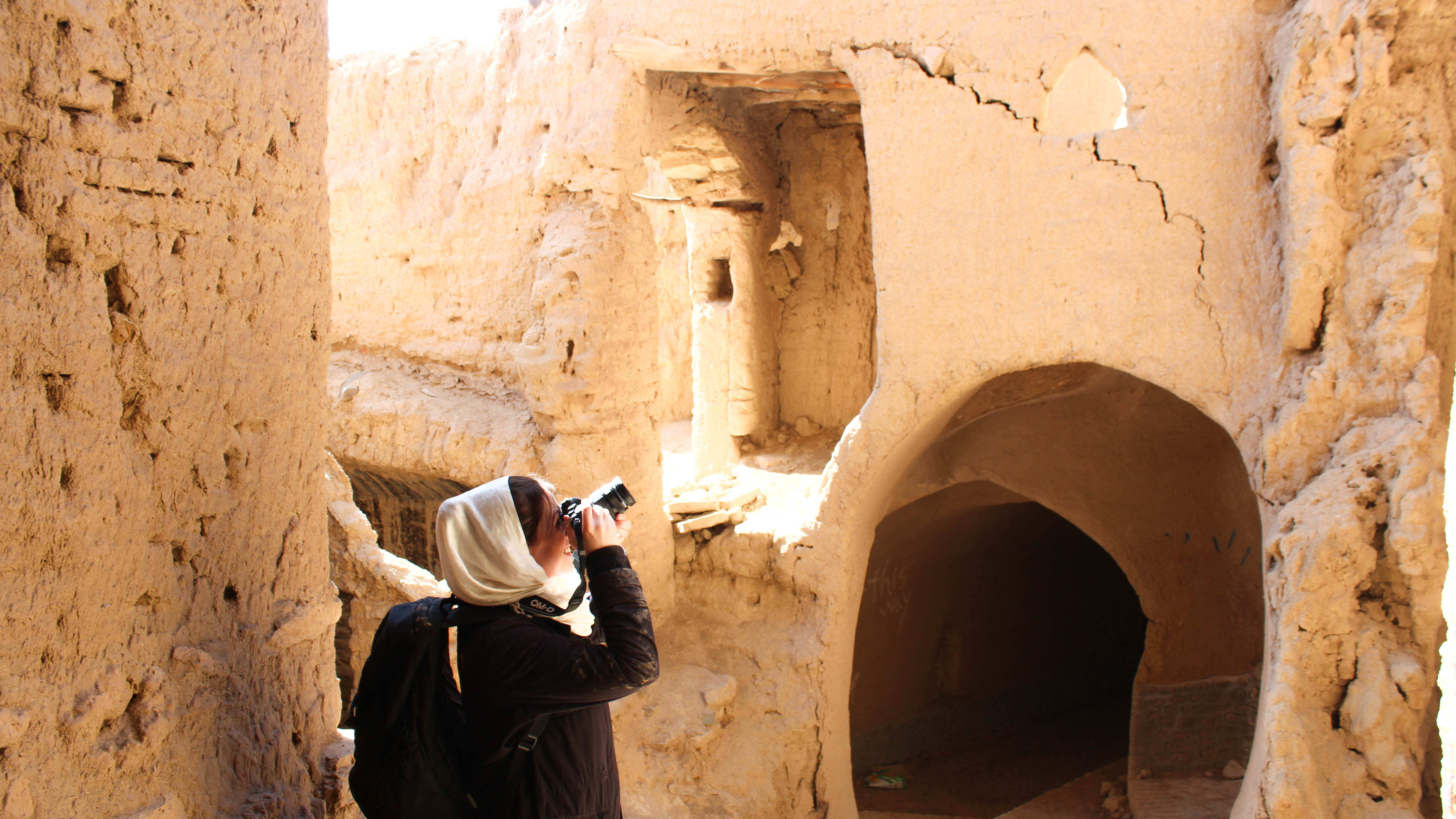 iran-travel-blog-kharanaq-desert-city-backpacking-yazd