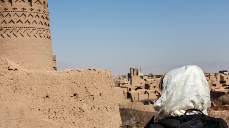 iran-travel-blog-maybod-desert-city-backpacking-yazd