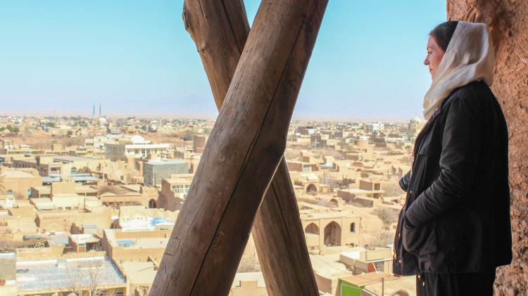 iran-travel-blog-maybod-desert-city-backpacking-yazd