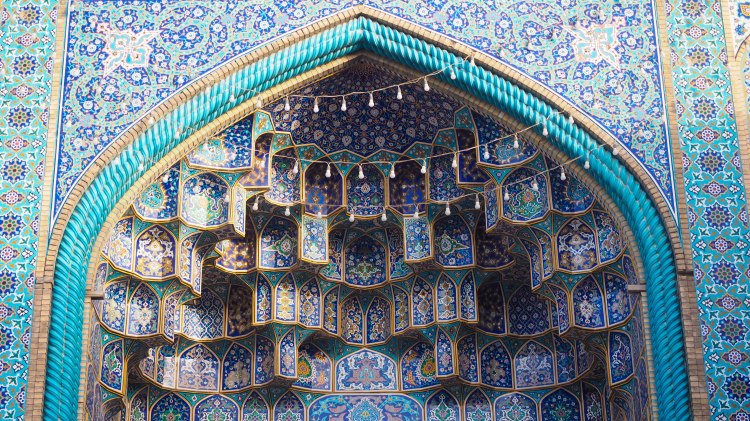shah-cheragh-holy-shrine-shiraz-iran-travel-blog-solo-backpacking
