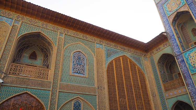 shah-cheragh-holy-shrine-shiraz-iran-travel-blog-solo-backpacking