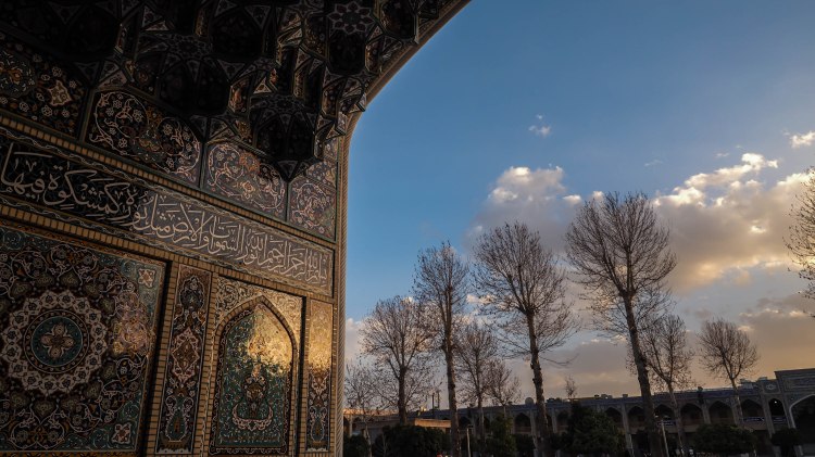 shah-cheragh-holy-shrine-shiraz-iran-travel-blog-solo-backpacking