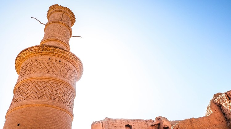 iran-travel-blog-kharanaq-desert-city-backpacking-yazd