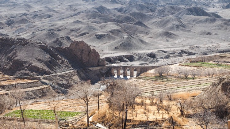 iran-travel-blog-kharanaq-desert-city-backpacking-yazd