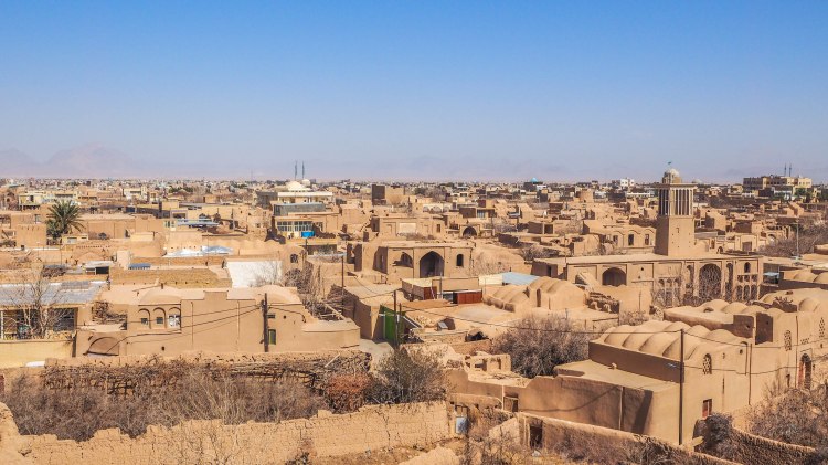 iran-travel-blog-maybod-desert-city-backpacking-yazd