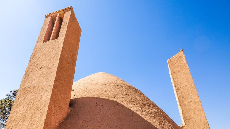 iran-travel-blog-maybod-desert-city-backpacking-yazd