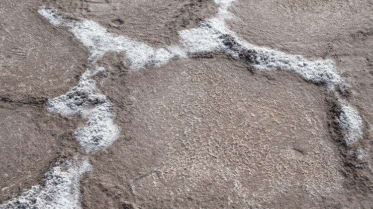 iran-travel-blog-maranjab-desert-kashan-solo-backpacking-salt-lake