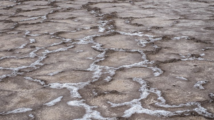 iran-travel-blog-maranjab-desert-kashan-solo-backpacking-salt-lake