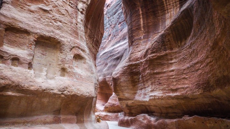 Visiting the Treasury at Petra solo (and having it all to yourself)