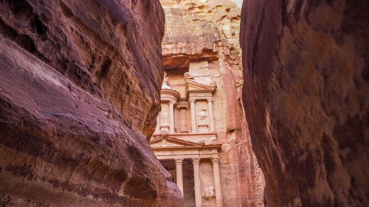 Visiting the Treasury at Petra solo (and having it all to yourself)