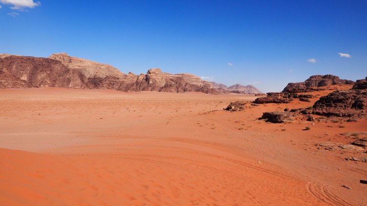 Exploring amazing Wadi Rum and staying overnight in a bedouin camp travel blog!