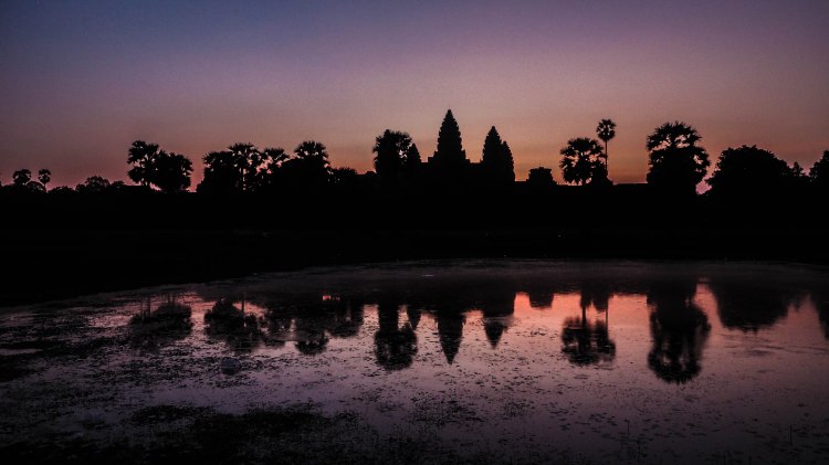 angkor-wat-siem-reap-sunrise-travel-blog-cambodia-budget-backpacking-solo