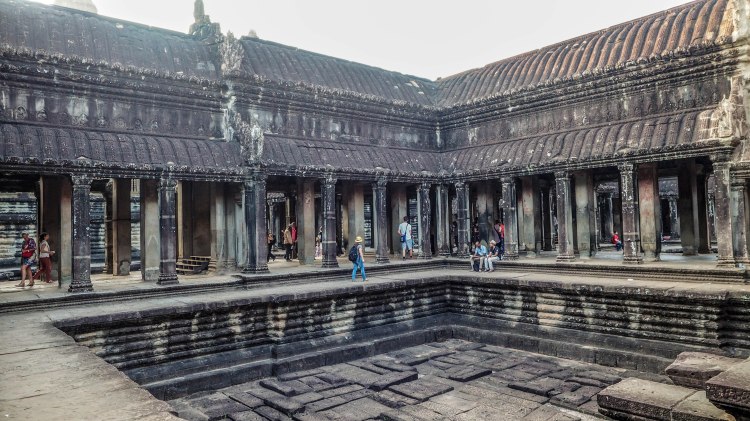 angkor-wat-siem-reap-sunrise-travel-blog-cambodia-budget-backpacking-solo