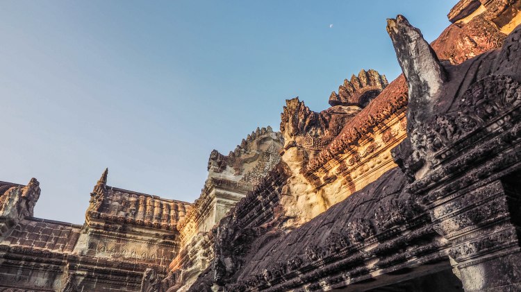 angkor-wat-siem-reap-sunrise-travel-blog-cambodia-budget-backpacking-solo