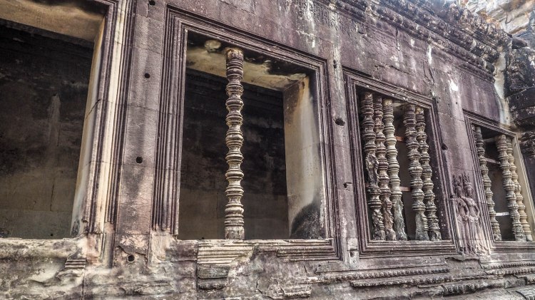 angkor-wat-siem-reap-sunrise-travel-blog-cambodia-budget-backpacking-solo