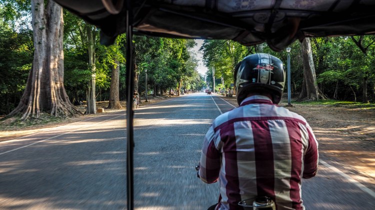 angkor-wat-siem-reap-sunrise-travel-blog-cambodia-budget-backpacking-solo