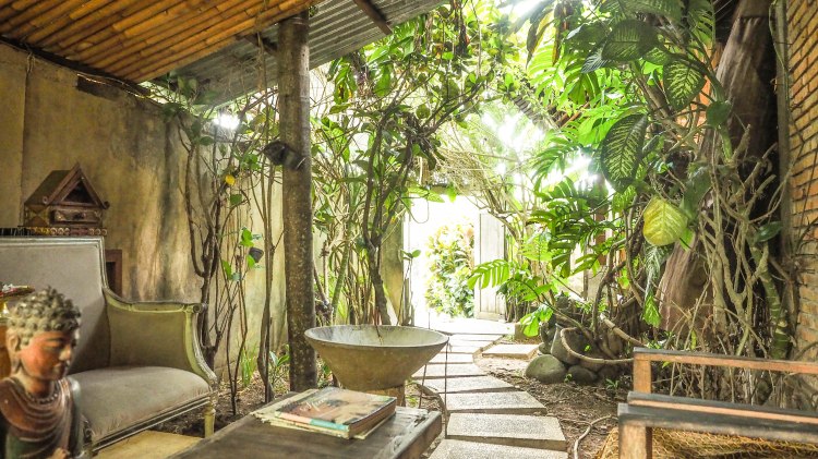 bali-ubud-travel-blog-jungle-retreat-kupu-kupu-barong-luxury-backpacking-solo