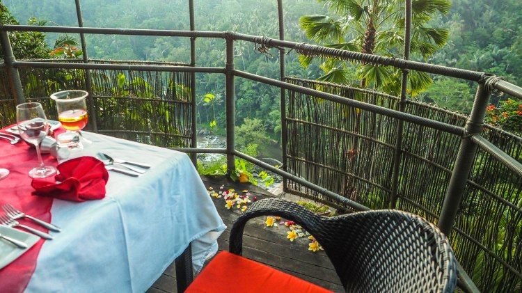 bali-ubud-travel-blog-jungle-retreat-kupu-kupu-barong-luxury-backpacking-solo-birdsnest-birds-nest-dining