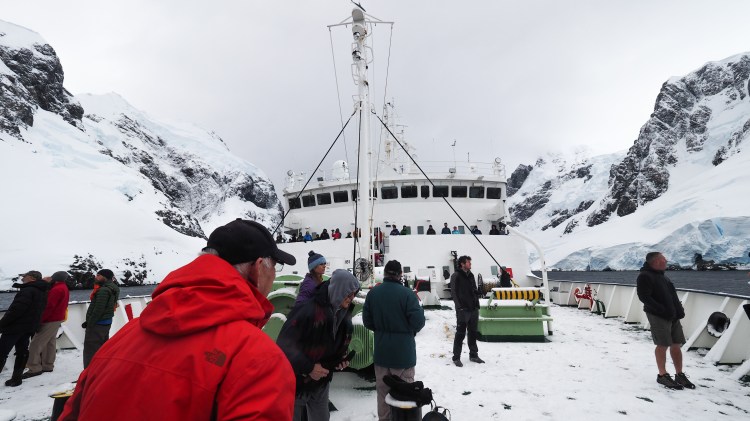lemaire-channel-antarctica-travel-blog-solo-oceanwide-expeditons