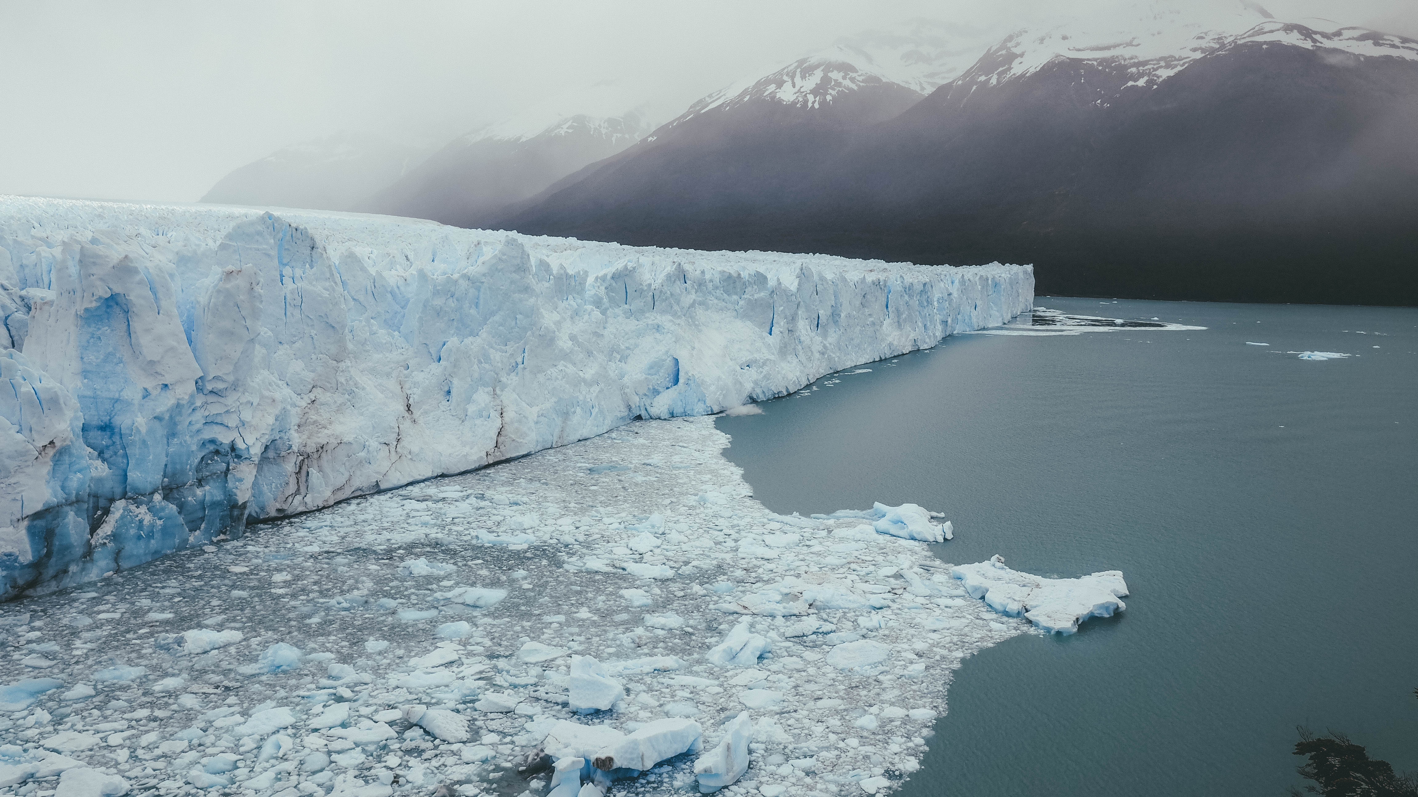 perito-moreno-glacier-argentina-patagonia-travel-blog-travelling-the-world-solo