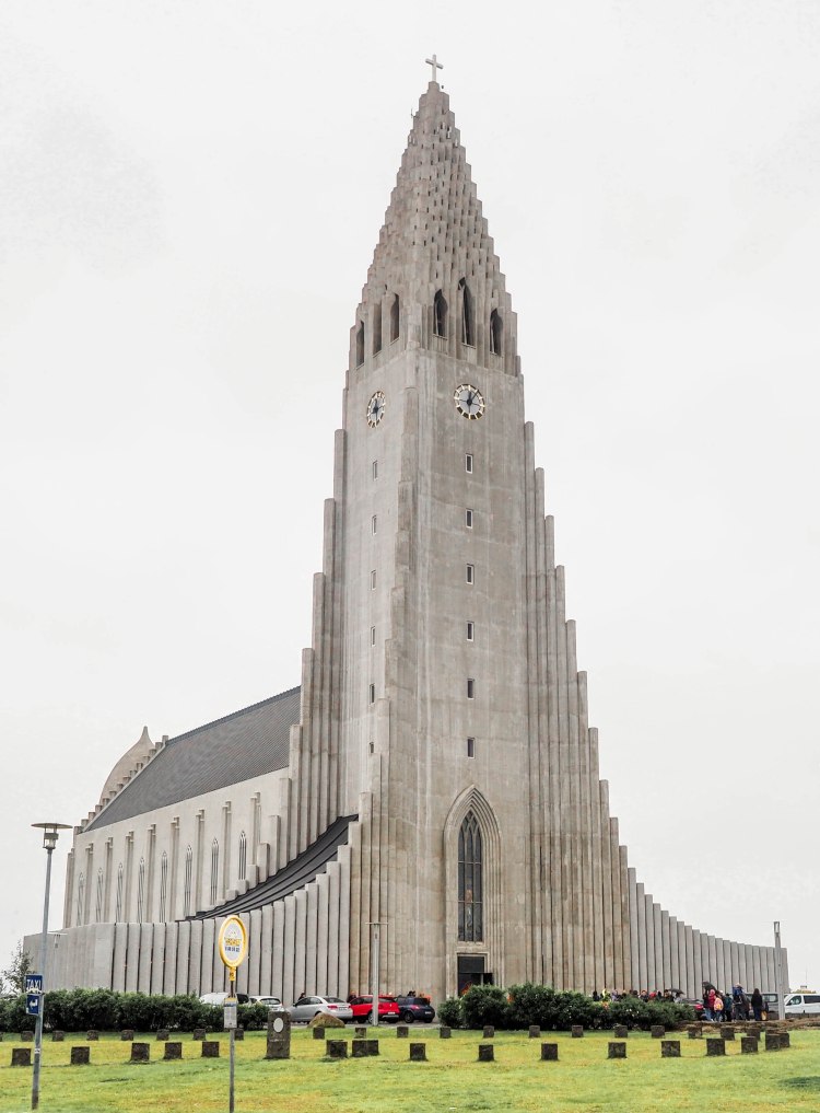 reykjavik-iceland-travel-blog-solo-female-travelling-the-world-hallgrimskirkja