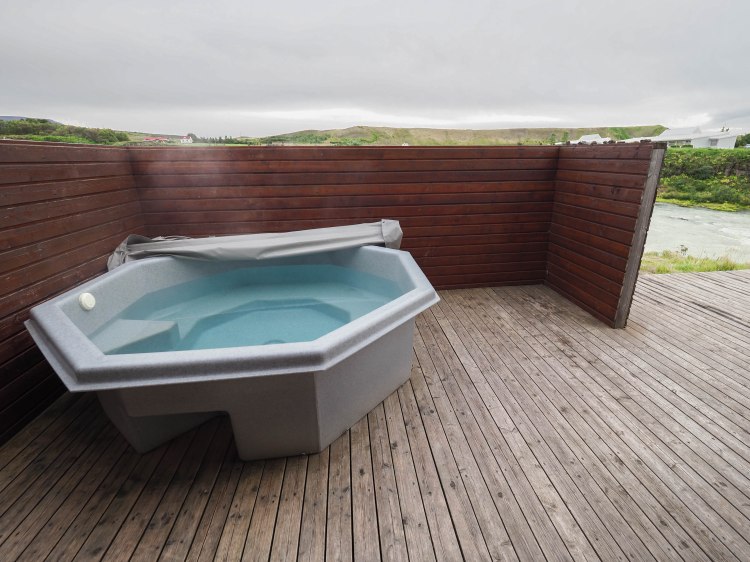 west-iceland-travel-blog-ring-road-self-drive-solo-female-travelling-the-world