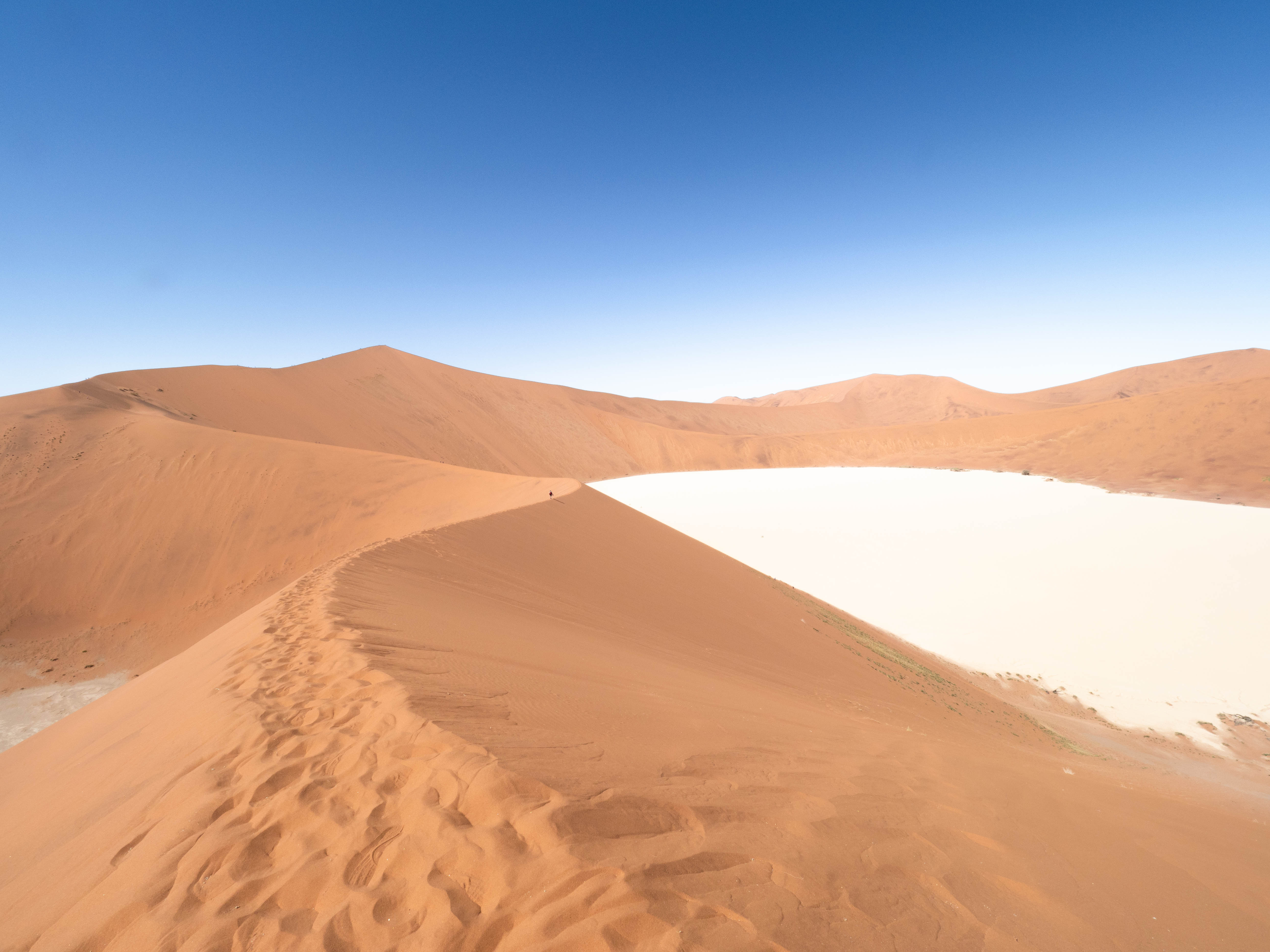 sossusvlei-travel-blog-deadvlei-namibia-road-trip-self-drive-backpacking-travelling-the-world-solo