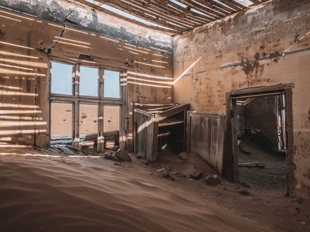 kolmanskop-luderitz-travel-blog-namibia-road-trip-self-drive-backpacking-travelling-the-world-solo