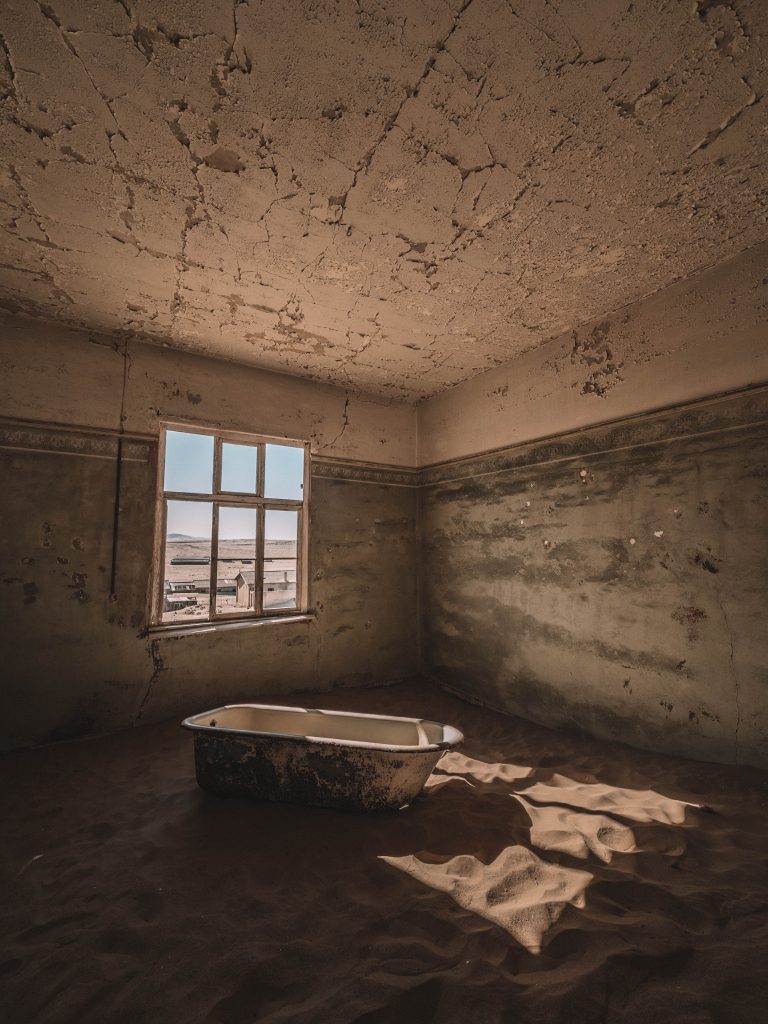 kolmanskop-luderitz-travel-blog-namibia-road-trip-self-drive-backpacking-travelling-the-world-solo