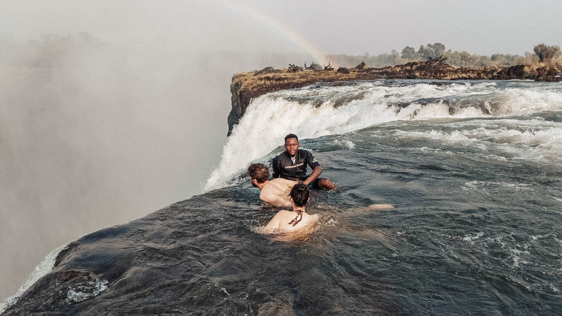 devils-pool-travel-blog-victoria-falls-livingstone-island-travelling-the-world-solo