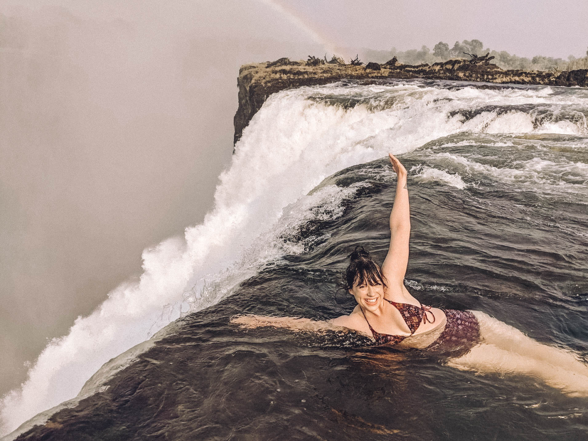 devils-pool-travel-blog-victoria-falls-livingstone-island-travelling-the-world-solo