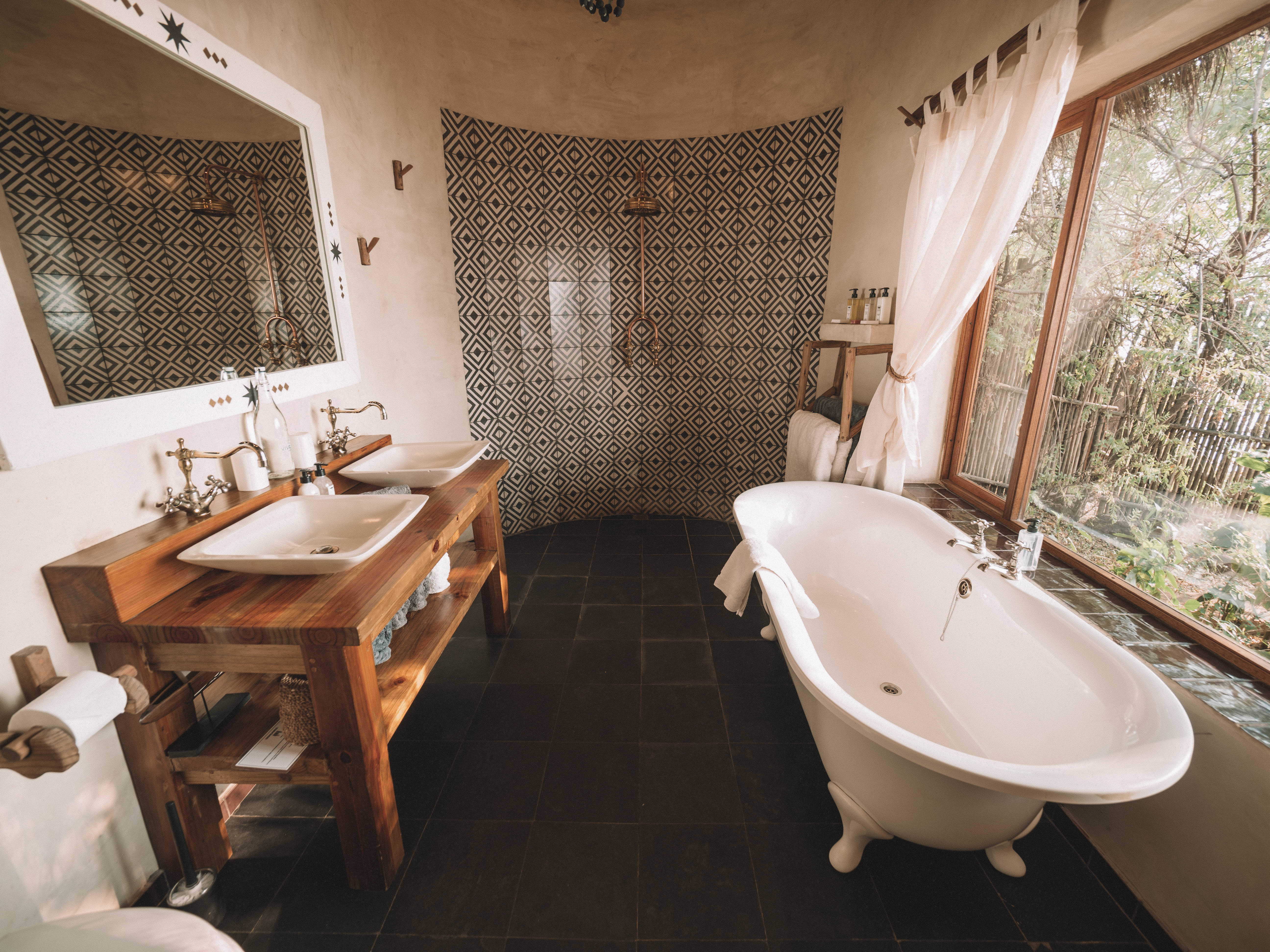 tongabezi-zambia-travel-blog-livingstone-victoria-falls-zambezi-solo-travelling-the-world