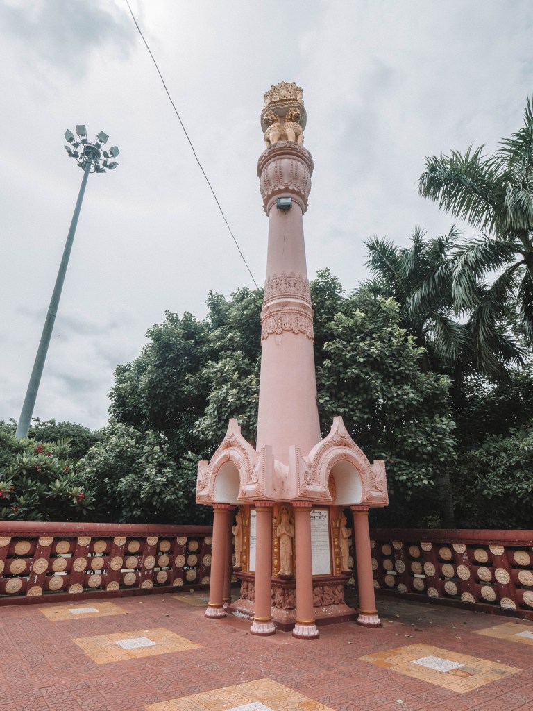 myanmar-mandalay-tample-pagoda-solo-travel-blog-guide