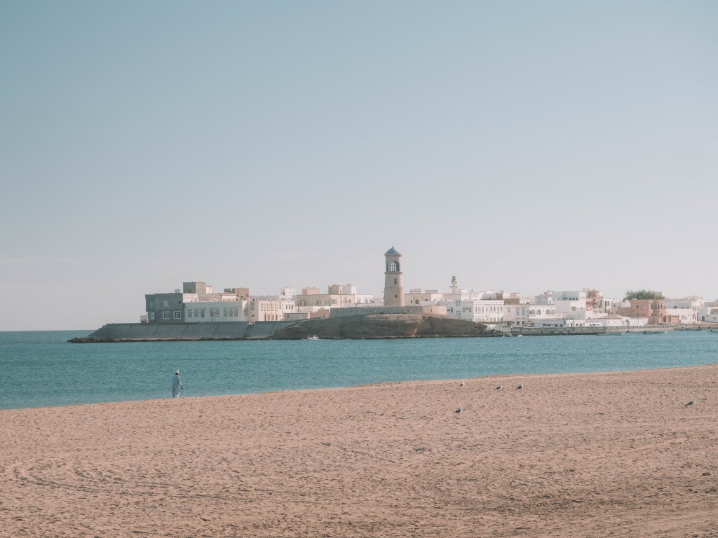 Muscat-Oman-Road-Trip-Travel-Blog-Sur-Fort-Lighthouse