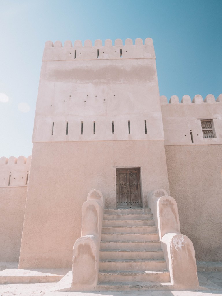 Muscat-Oman-Road-Trip-Travel-Blog-Sur-Fort-Lighthouse