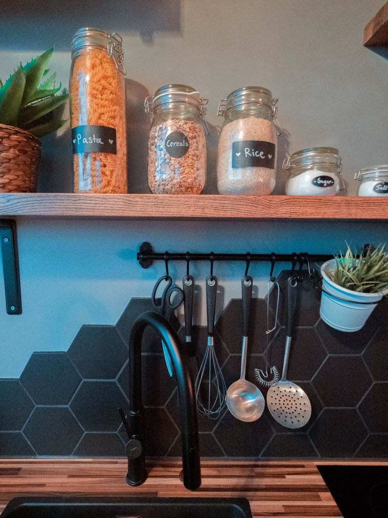 iceland-golden-circle-gulfoss-gullfoss-waterfall-road-trip-travel-blog